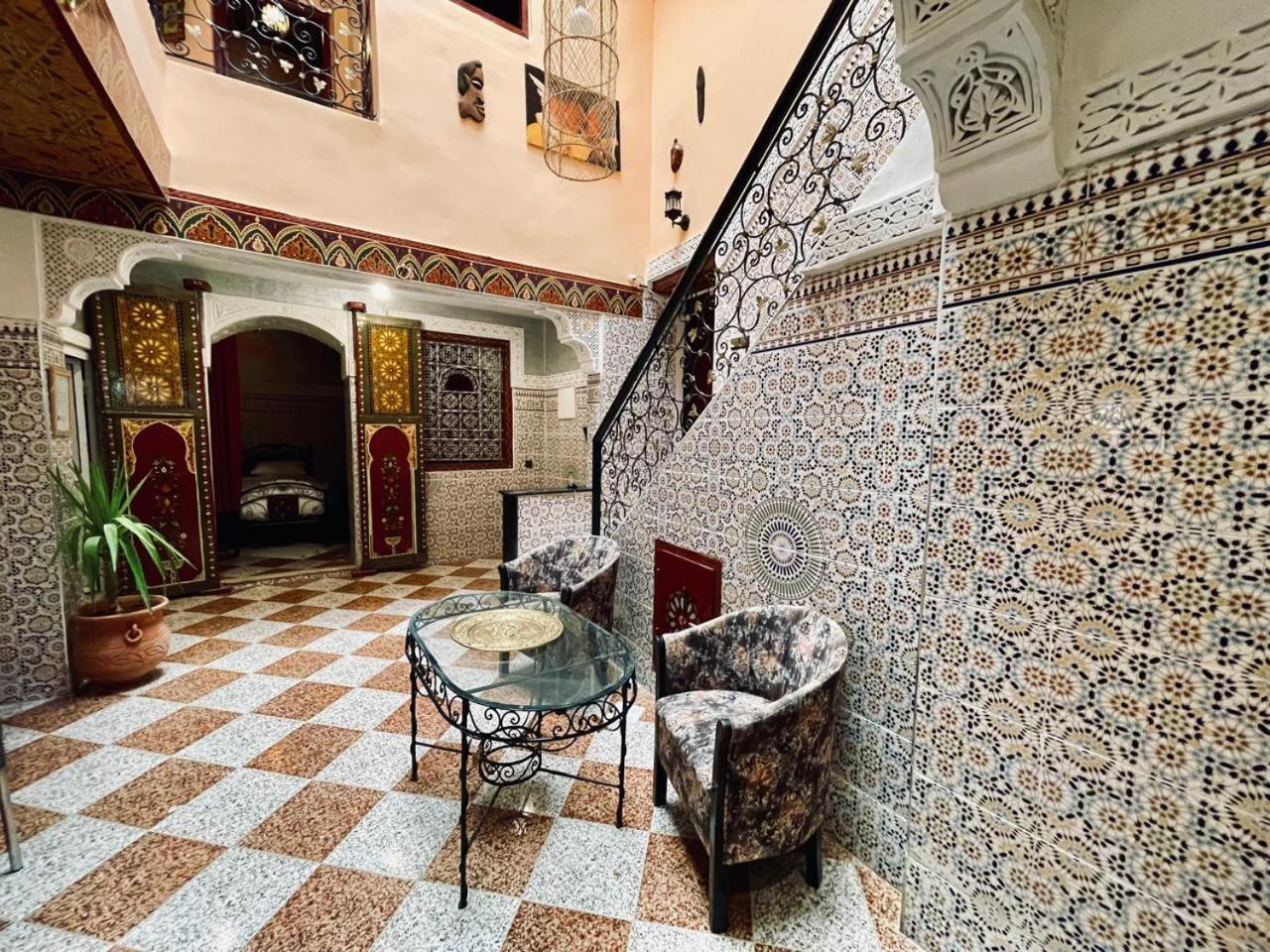 Downtown Hostel Fès Exteriör bild